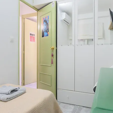 Door Homestay Camas